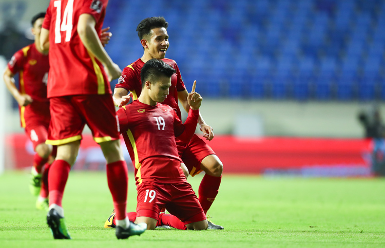 Với nguồn dinh dưỡng vàng từ Vinamilk, Đội tuyển Việt Nam một lần nữa chứng minh thể lực và phong độ vững chắc bằng chiến thắng trước tuyển Indonesia.