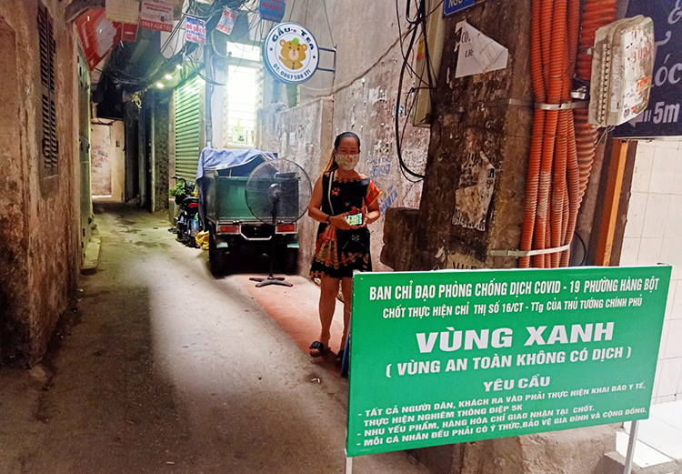 Chốt bảo vệ vùng xanh tại phường Hàng Bột, quận Đống Đa, với sự tham gia của chính người dân đang sống trong ngách 53, Văn Hương