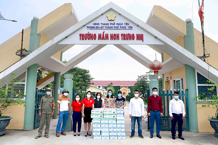 Mộc Châu Milk đã chuyển các sản phẩm đến các bệnh viện, điểm trường học đang cách ly cần hỗ trợ trên địa bàn tỉnh Vĩnh Phúc và Bắc Giang ngay trong ngày.