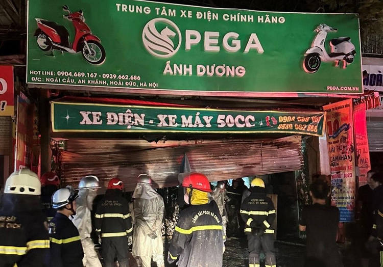 Một vụ cháy nổ liên quan đến xe điện ở Hoài Đức, Hà Nội.