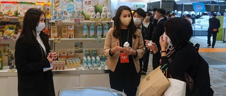  Tại Nhật Bản, Vinamilk tập trung giới thiệu về các sản phẩm sữa hạt, sữa dừa đặc và nước giải khát.