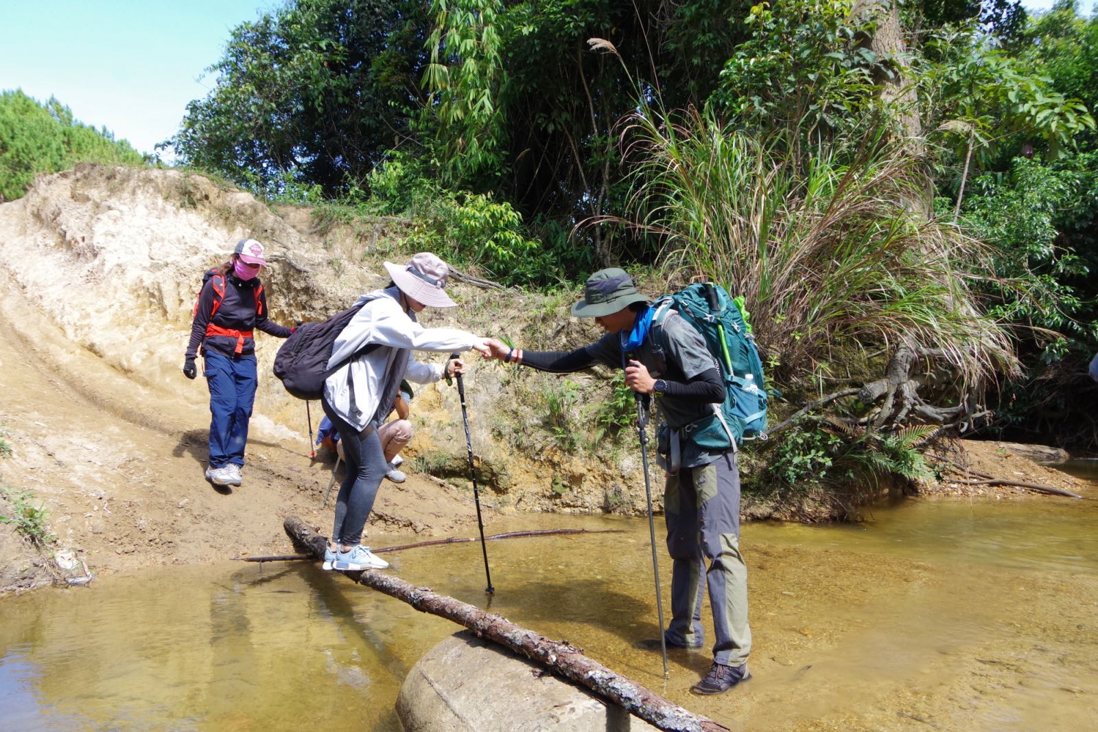 Sự an toàn của những vị khách được các tour guide trekking quan tâm hàng đầu.