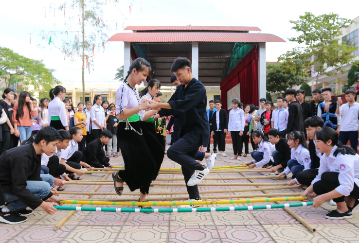 Thi nhảy sạp ở Trường PTDTNT tỉnh Điện Biên 