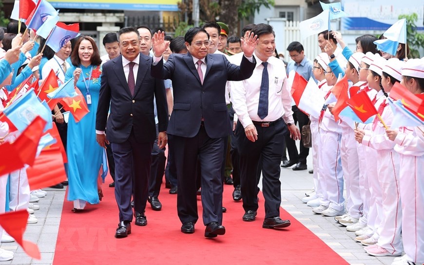 Thủ tướng Phạm Minh Chính tới dự Lễ Khai giảng năm học mới tại Trường Tiểu học Đoàn Thị Điểm, quận Nam Từ Liêm, Hà Nội.