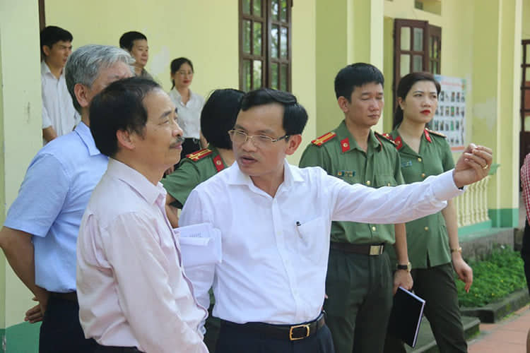 Ông Mai Văn Trinh, Cục trưởng Cục Quản lý chất lượng đã đi kiêm tra công tác chuẩn bị tại Quảng Ninh.