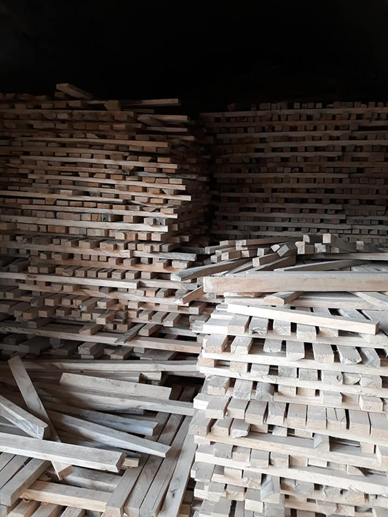 Xưởng sơ chế gỗ quế