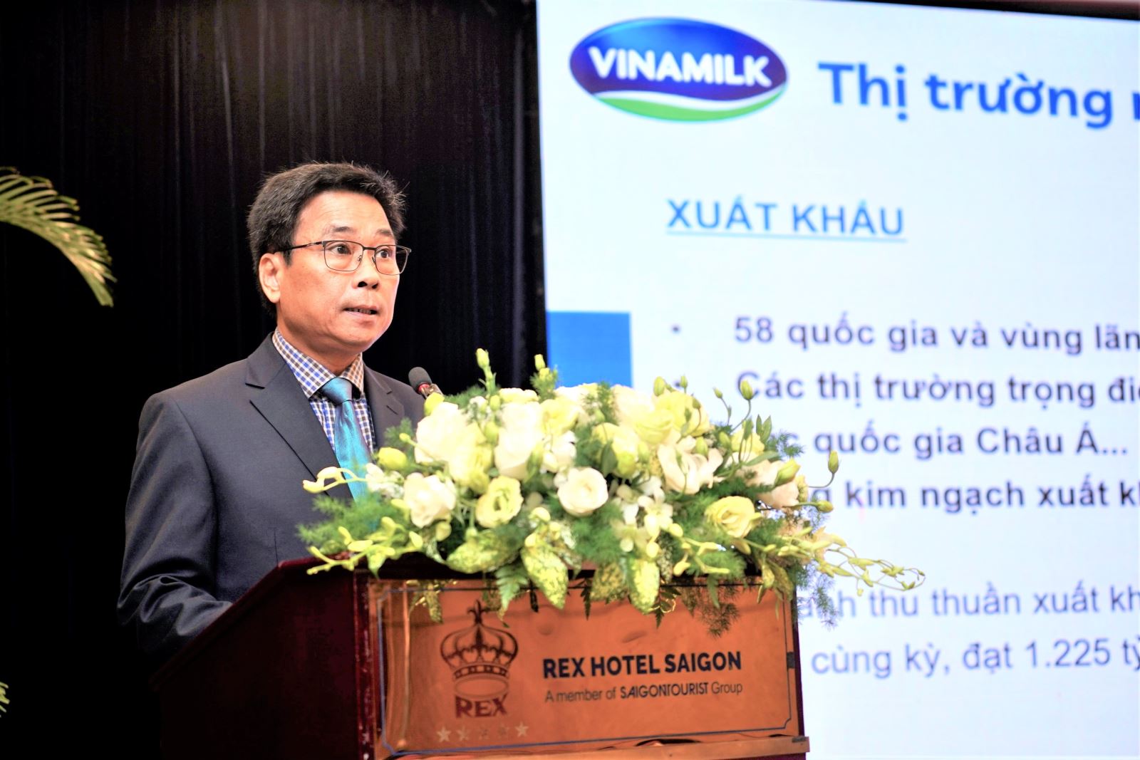 Ông Lê Hoàng Minh, Giám đốc khối Sản xuất của Vinamilk trình bày tham luận tại Diễn đàn.