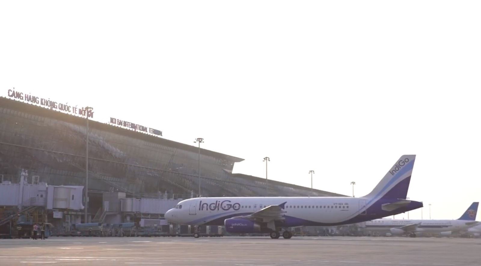 Chuyến bay đầu tiên tới sân bay Nội Bài