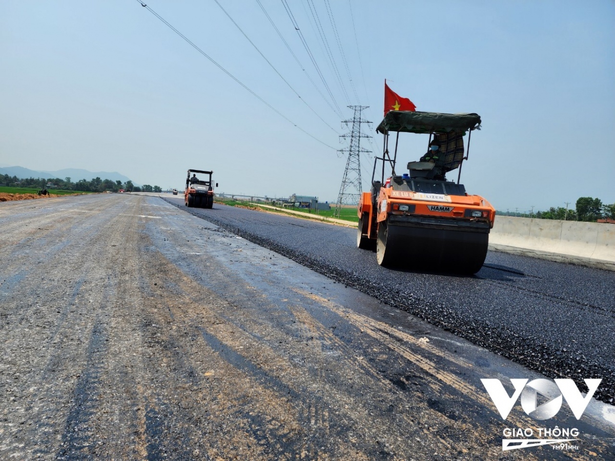 Phát động đợt thi đua cao điểm 500 ngày đêm hoàn thành 3.000 km đường bộ cao tốc