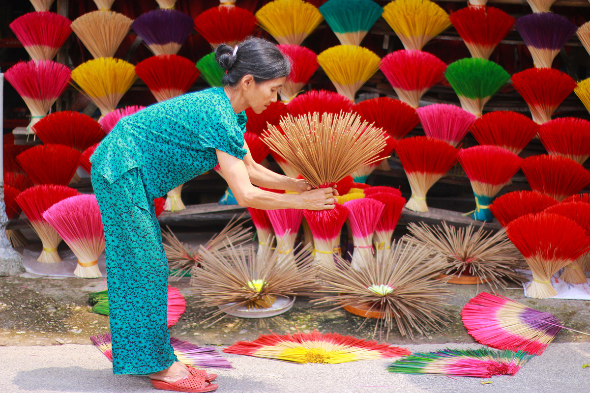 Nghề làm hương ở Thủy Xuân đã có truyền thống hơn 700 năm (ảnh VNExpress)