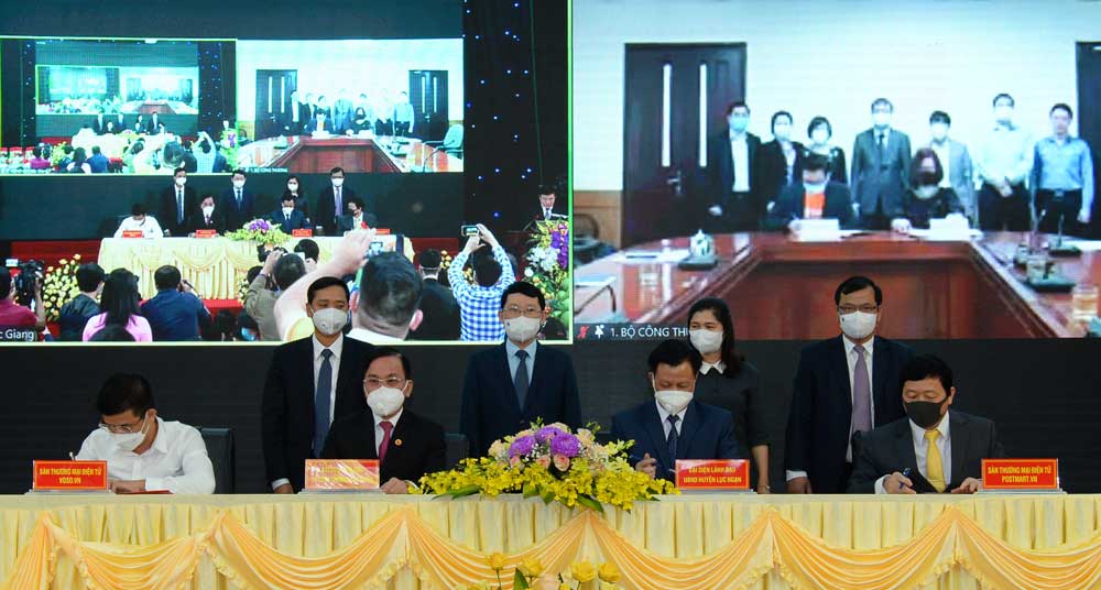 Các doanh nghiệp ký kết 57 biên bản ghi nhớ về tiêu thụ nông sản đặc trưng của Bắc Giang