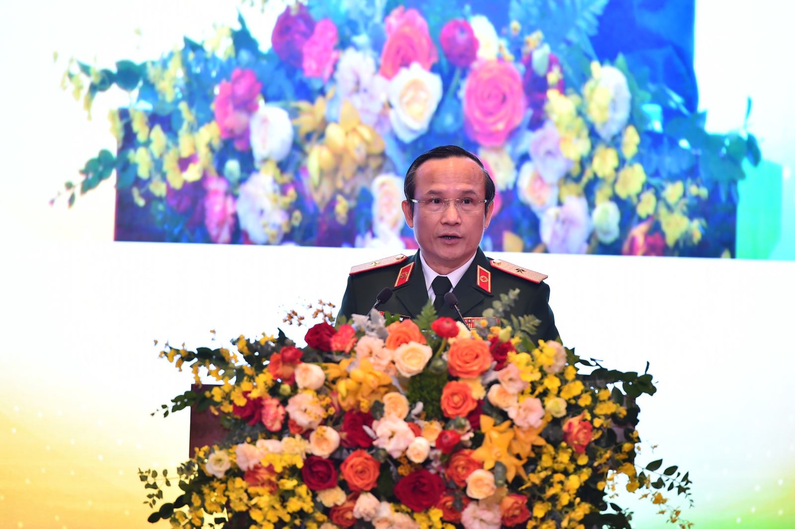 Tiến sĩ Lê Hữu Song được bổ nhiệm làm Giám đốc Bệnh viện TWQĐ 108 thnags 10/2023. Tháng 11/2023, ông được phong quân hàm Thiếu tướng. 