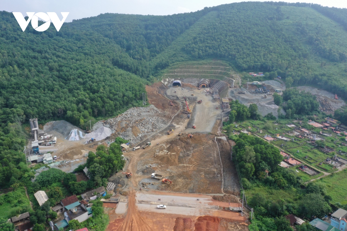 Hạng mục đầu tư xây dựng hầm Thung Thi thuộc gói thầu 12-XL dự án thành phần cao tốc Bắc - Nam đoạn Mai Sơn - QL45.