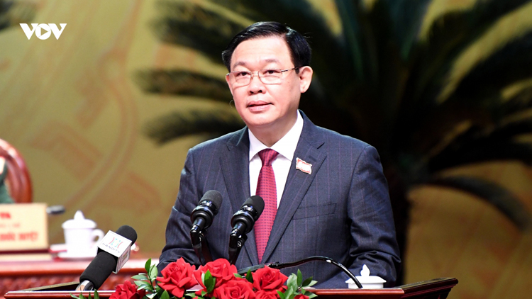Bí thư Thành ủy Hà Nội Vương Đình Huệ phát biểu tại phiên bế mạc.