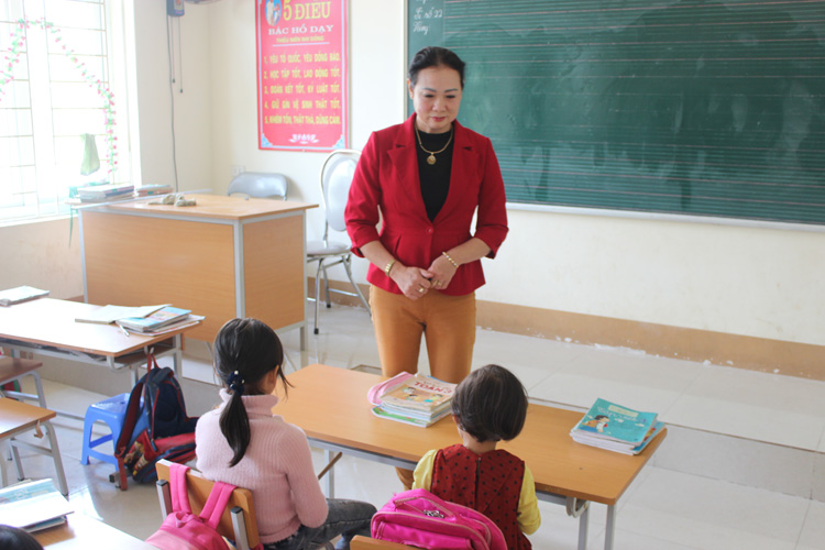 Là một trong những giáo viên có thâm niên nhất tại trường, cô Đào được giao chủ nhiệm lớp 3 với kế hoạch giảng dạy 21 tiết học trên tuần.