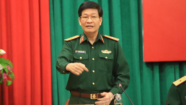 Thiếu tướng Nguyễn Xuân Kiên thông tin tại họp báo.