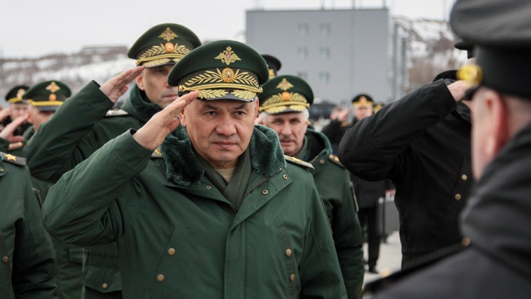 Bộ trưởng Quốc phòng Nga Sergei Shoigu đến thăm căn cứ tàu ngầm của Hạm đội phương Bắc tại Gadzhievo, khu vực Murmansk. Ảnh: Sputnik