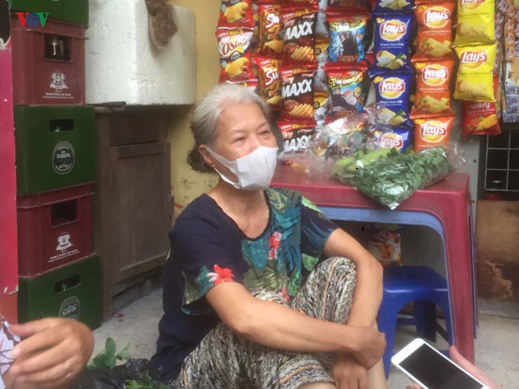 Bà Nguyễn Thị Giáp, ở Khu chung cư 54 Hạ Đình cho biết, nhiều gia đình trong khu chung cư đã tạm thời chuyển đi nơi khác.
