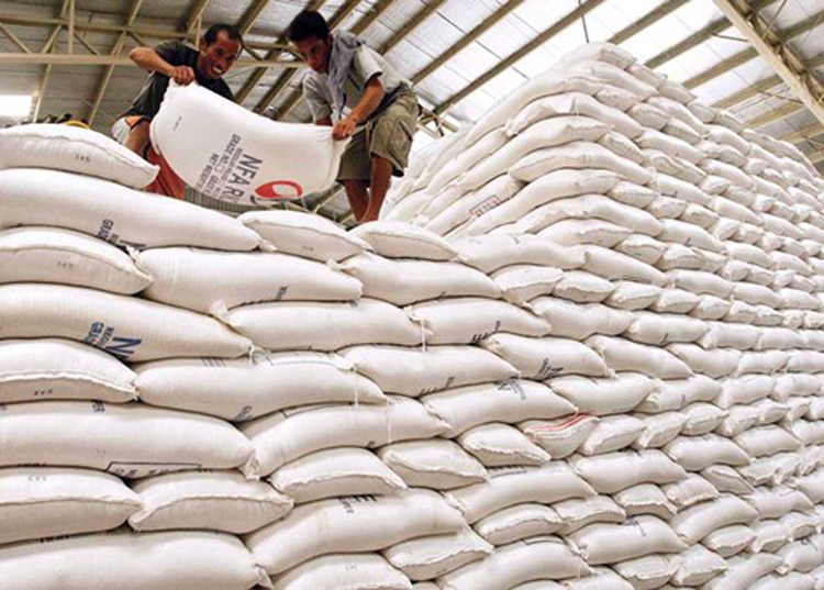 Các Cục Dự trữ Nhà nước khu vực đã xuất cấp 105,7 nghìn tấn gạo dự trữ quốc gia hỗ trợ các tỉnh. (Ảnh minh họa: KT)