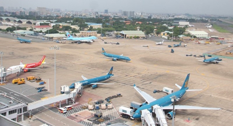 Nhằm đáp ứng nhu cầu đi lại tăng cao của hành khách dịp cao điểm nghỉ lễ 30/4 - 1/5, Vietnam Airlines và Jetstar Pacific sẽ cung ứng gần 1 triệu chỗ (xấp xỉ 4.700 chuyến bay) trên các đường bay nội địa và quốc tế trong thời gian từ 26/4 - 5/5.