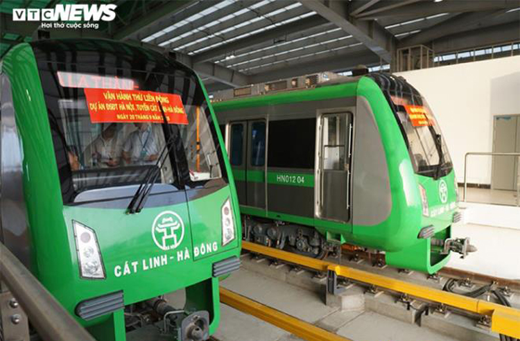 Dự án đường sắt Cát Linh - Hà Đông chậm tiến độ, trong khi tiền đầu tư liên tục tăng.