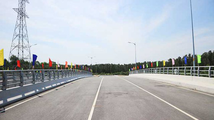 Cây cầu VWS1 trên đường dẫn vào Khu Công nghệ Môi trường xanh - một hạng mục mà Công ty VWS đã thi công trong dự án này.