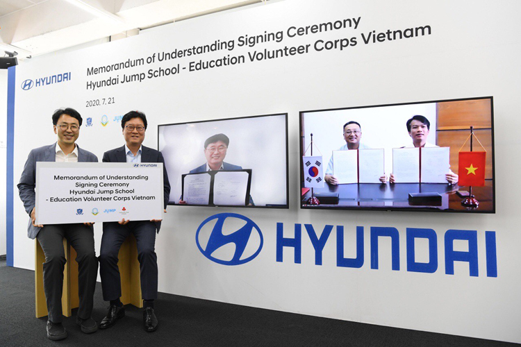 Tập đoàn ô tô Hyundai đã ký kết Biên bản ghi nhớ “Chương trình tình nguyện giáo dục dành cho sinh viên- Hyundai Jump School’” với VNU-ULIS và VPV.