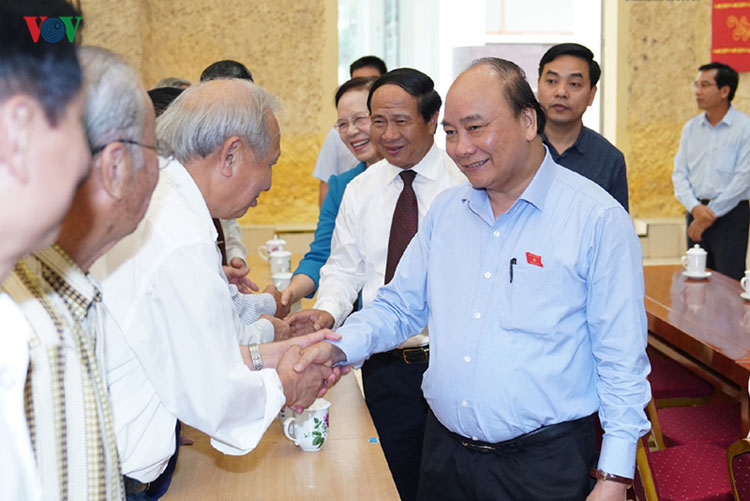 Thủ tướng Nguyễn Xuân Phúc tiếp xúc cử tri tại huyện Kiến Thụy, Hải Phòng.