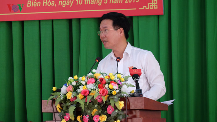 Ông Võ Văn Thưởng phát biểu tại cuộc tiếp xúc cử tri TP. Biên Hòa, tỉnh Đồng Nai.
