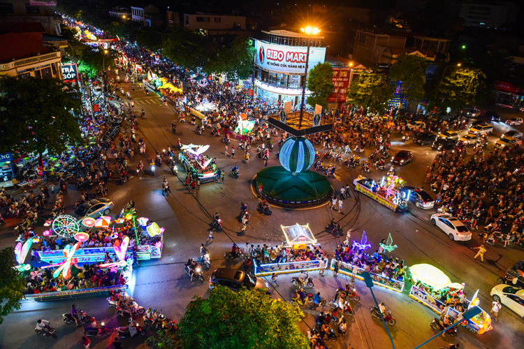 Lễ hội Thành Tuyên đã trở thành sản phẩm du lịch đặc sắc thu hút du khách.