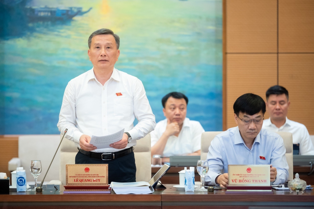 Chủ nhiệm Ủy ban KH-CN&MT Lê Quang Huy phát biểu tại phiên họp thứ 25 của Ủy ban Thường vụ Quốc hội.