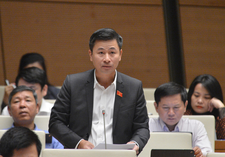Đại biểu Nguyễn Phi Thường (đoàn Hà Nội) đề nghị Quốc hội, Chính phủ quan tâm chỉ đạo không để sai hẹn về đích thêm lần thứ 9, thứ 10 (Ảnh: Quochoi.vn)