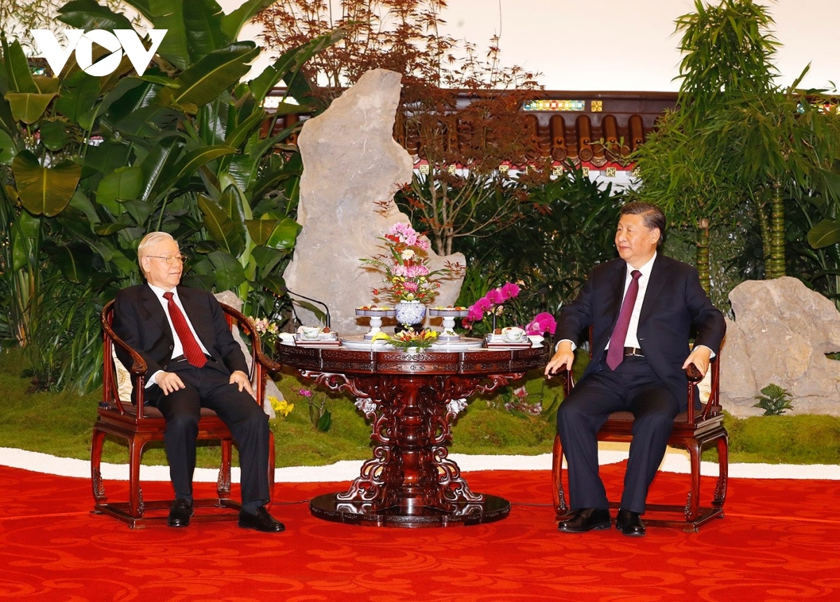 Tổng Bí thư, Chủ tịch Trung Quốc Tập Cận Bình đã trân trọng mời và cùng Tổng Bí thư Nguyễn Phú Trọng dự tiệc trà. Đây là cử chỉ đặc biệt, thể hiện sự coi trọng và thiện chí của nhà lãnh đạo hạt nhân của Trung Quốc mong muốn tăng cường sự gần gũi, tin cậy với lãnh đạo cao nhất của Việt Nam.
