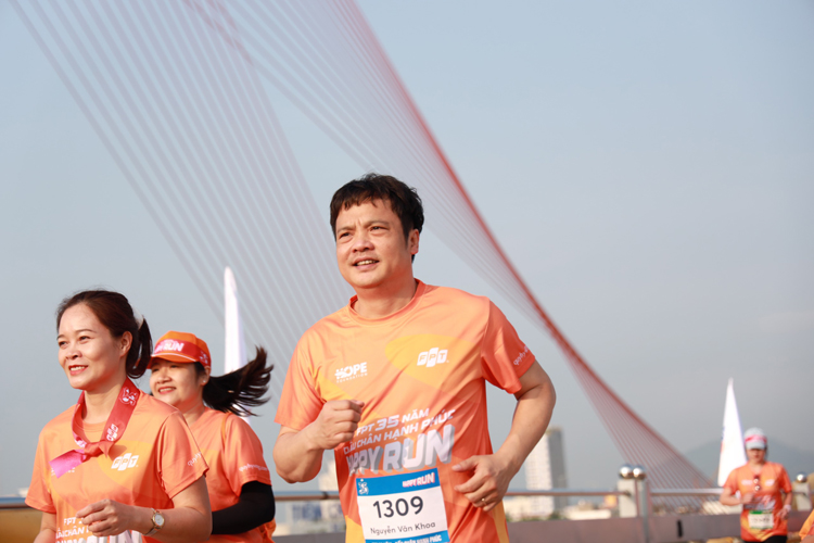 Tổng Giám đốc FPT - Nguyễn Văn Khoa tham gia chạy
