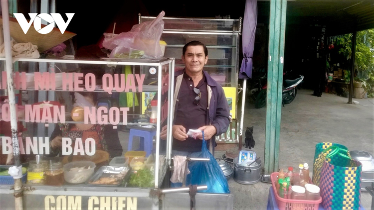Ông Ngô Lê Sơn bán đồ ăn sáng tại phường Bình Chiểu, quận Thủ Đức phấn khởi với thông tin thành lập TP. Thủ Đức.
