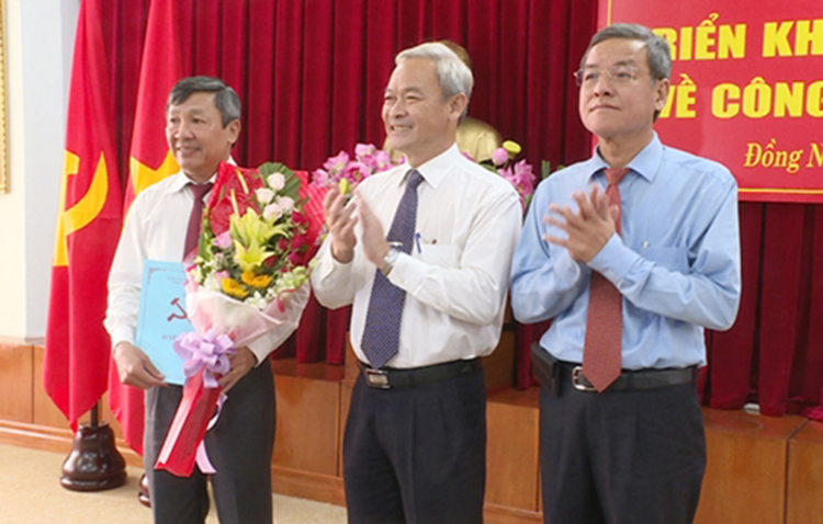 Lãnh đạo tỉnh Đồng Nai chúc mừng ông Hồ Thanh Sơn.