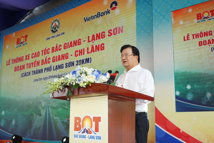 Phó Thủ tướng Trịnh Đình Dũng phát biểu tại lễ thông xe cao tốc Bắc Giang - Lạng Sơn.