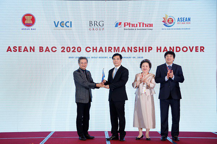 Lễ chuyển giao chức Chủ tịch ASEAN BAC từ Thái Lan sang Việt Nam.