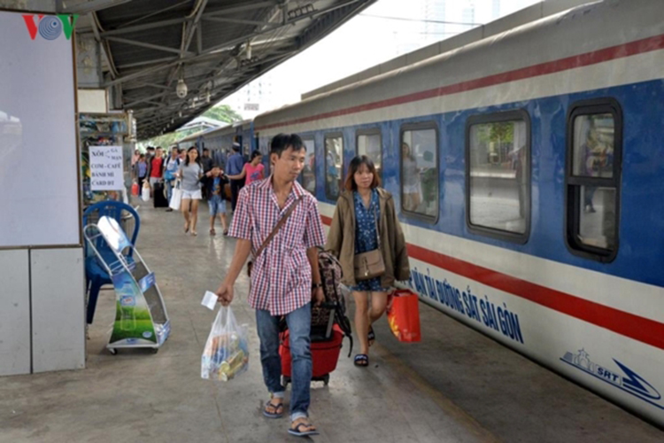 Tổng Công ty Đường sắt Việt Nam (VNR) cho biết sẽ tăng thêm 130 chuyến trên toàn mạng phục vụ đợt nghỉ lễ kỷ niệm ngày 30/4 và Quốc tế lao động 1/5.