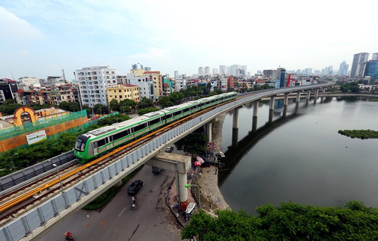 Đường sắt Cát Linh - Hà Đông vận hành sẽ giảm áp lực giao thông cho tuyến đường từ phía quận Hà Đông vào trung tâm Hà Nội. Ảnh: Huy Hùng/TTXVN.