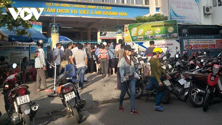 Năm 2020, do ảnh hưởng của dịch Covid-19, số người đăng ký hưởng trợ cấp thất nghiệp ở Khánh Hòa tăng vọt.
