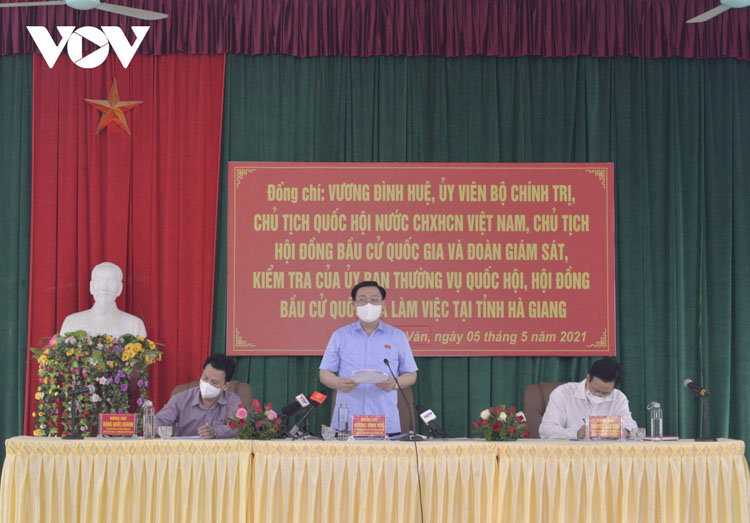 Chủ tịch Quốc hội làm việc với tỉnh Hà Giang.