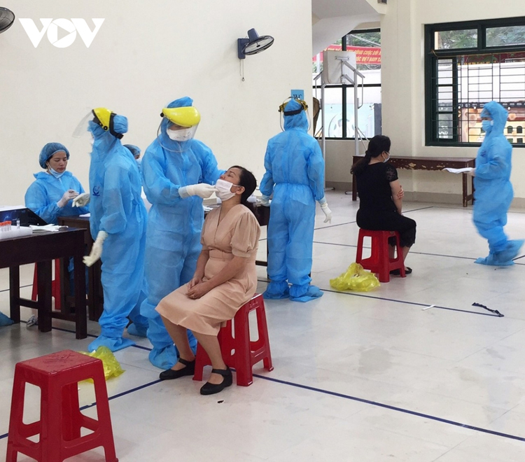 Ngày 18/5, gần 350 giáo viên, học sinh trường THPT Ngô Quyền (Hải Phòng) được lấy mẫu xét nghiệm Covid-19.
