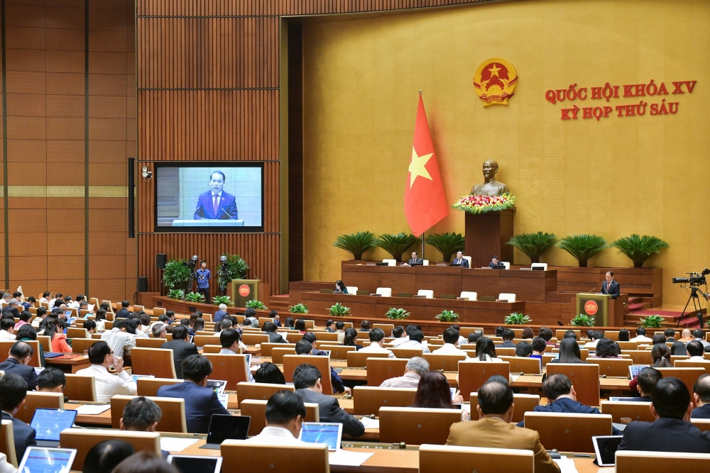 Chủ nhiệm Ủy ban Pháp luật Hoàng Thanh Tùng trình bày báo cáo tiếp thu, giải trình dự án Luật Nhà ở.