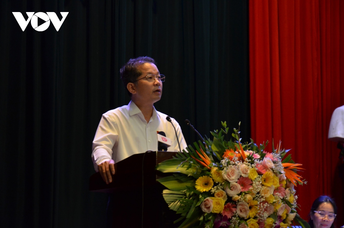 Ông Nguyễn Văn Quảng, Bí thư Thành ủy, Trưởng Đoàn đại biểu Quốc hội TP Đà Nẵng tiếp thu ý kiến cử tri.
