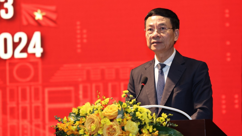 Bộ trưởng Bộ TT&TT Nguyễn Mạnh Hùng phát biểu tại hội nghị.