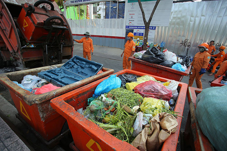Lượng rác sinh hoạt ở TP.HCM hơn 9.000 tấn mỗi ngày. Ảnh: Thanh niên