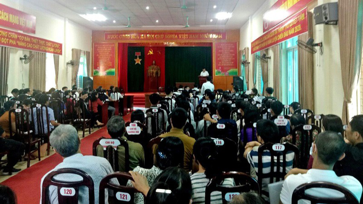 UBND thành phố Vĩnh Yên đối thoại với người dân nhận đất dịch vụ của xã Thanh Trù.