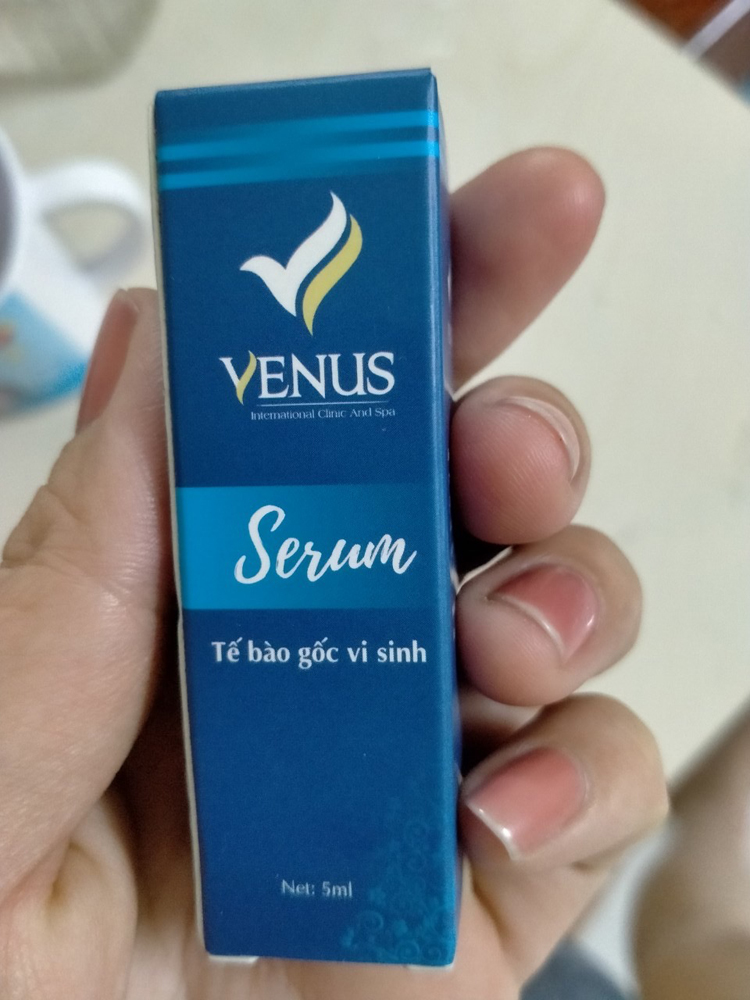 Sản phẩm serum - tế bào gốc mang tên Venus nhưng không có nguồn gốc và hướng dẫn sử dụng.