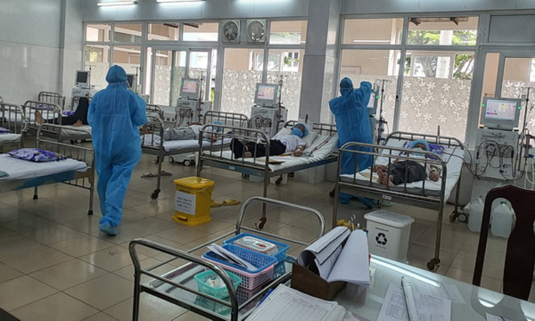 Các bệnh nhân thận nhân tạo từ Bệnh viện Đà Nẵng chuyển qua Bệnh viện Quân y 17.